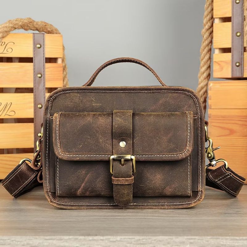 Bolsa Ombro Masculina Luxo Com Aba Couro Genuíno Crossbody Compacta - Café