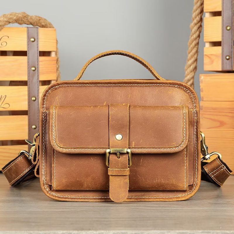 Bolsa Ombro Masculina Luxo Com Aba Couro Genuíno Crossbody Compacta - Marrom