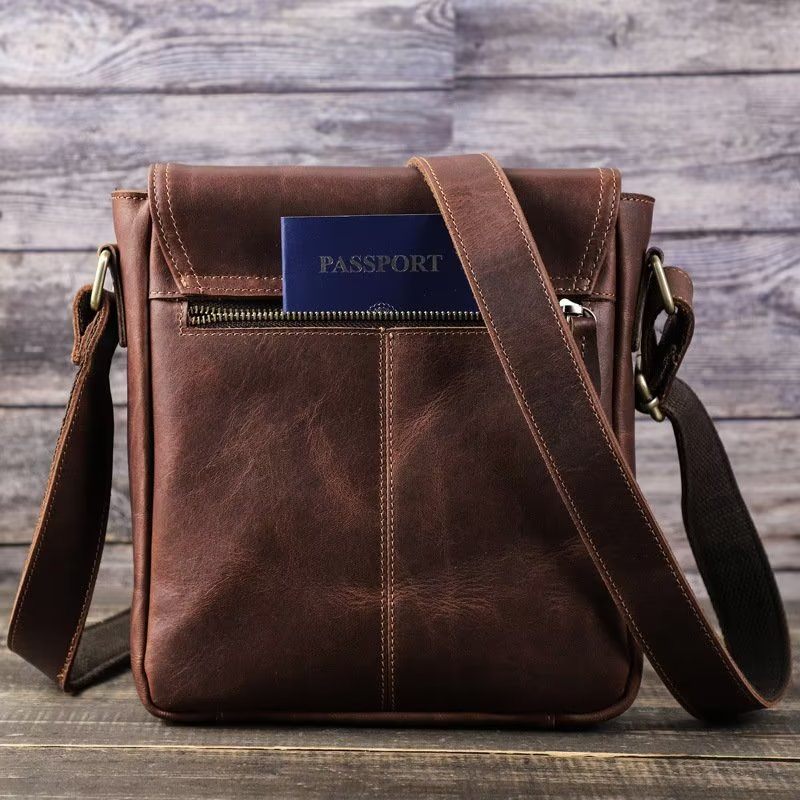 Bolsa Ombro Masculina Luxuosa Com Aba Couro Compacta Crossbody - Café