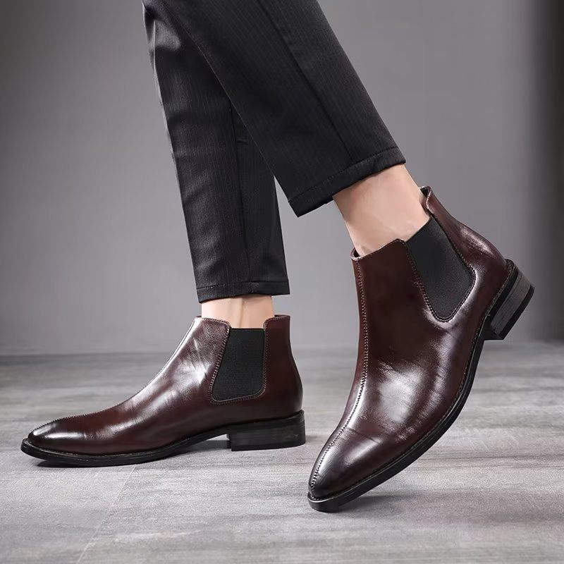 Botas Masculinas Com Bico Pontudo Em Relevo Chelsea - Café