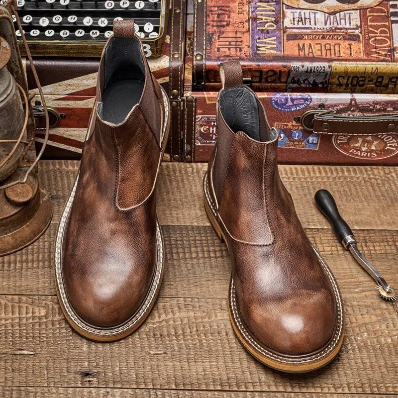 Botas Masculinas Com Relevo Elegante E Slip-on - Café