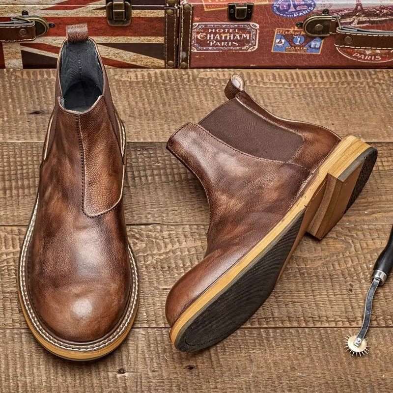 Botas Masculinas Com Relevo Elegante E Slip-on - Café