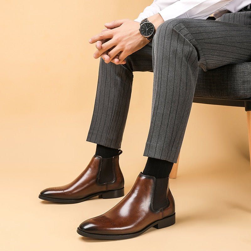 Botas Masculinas Com Salto Plano E Cano Curto - Café