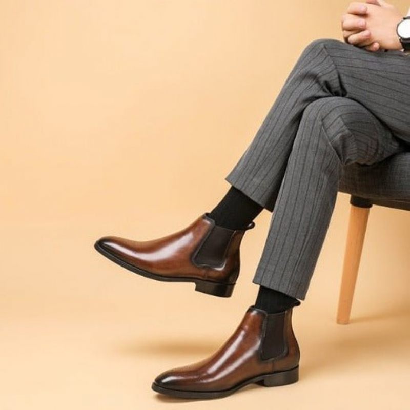 Botas Masculinas Com Salto Plano E Cano Curto - Café