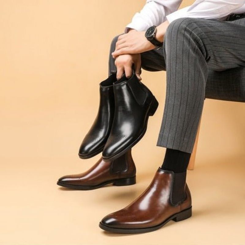 Botas Masculinas Com Salto Plano E Cano Curto - Café