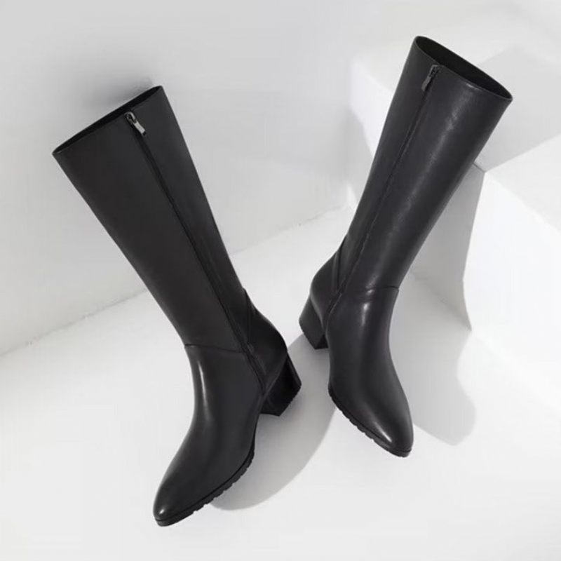 Botas Masculinas Couro Chique Com Bico Fino E Salto Alto - Preto