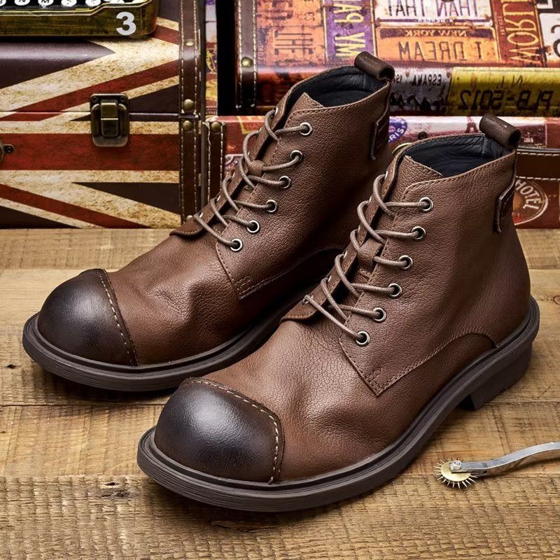 Botas Masculinas Couro Vaca Luxo Com Bico Redondo E Cadarço - Café