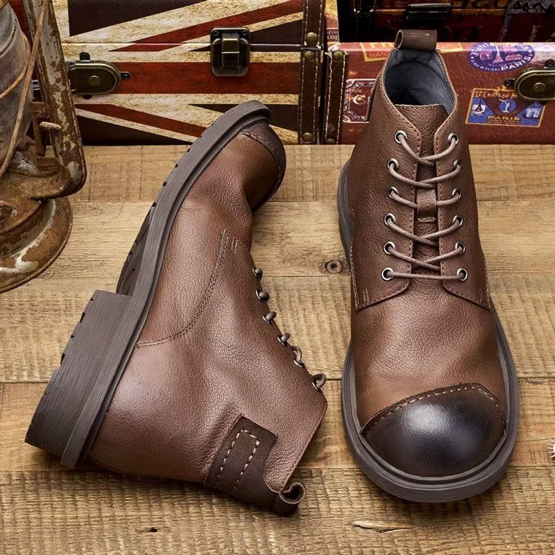 Botas Masculinas Couro Vaca Luxo Com Bico Redondo E Cadarço - Café