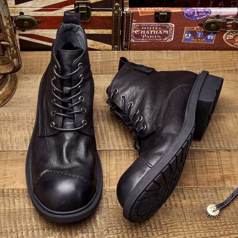 Botas Masculinas Couro Vaca Luxo Com Bico Redondo E Cadarço - Preto