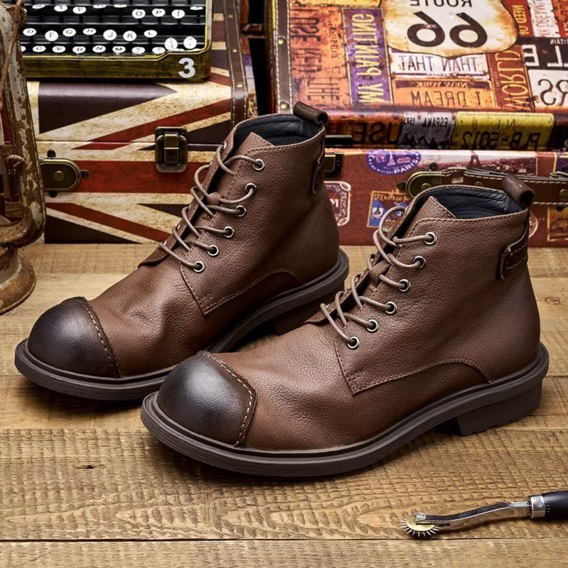 Botas Masculinas Couro Vaca Luxo Com Bico Redondo E Cadarço - Café