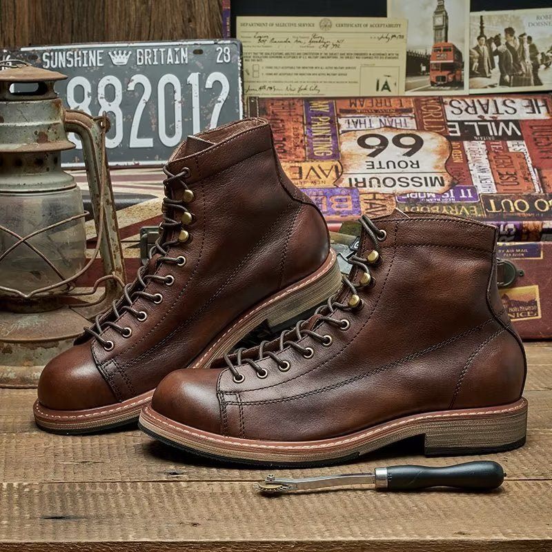 Botas Masculinas Elegantes Com Bico Redondo E Cadarço - Café