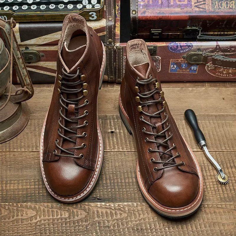 Botas Masculinas Elegantes Com Bico Redondo E Cadarço - Café