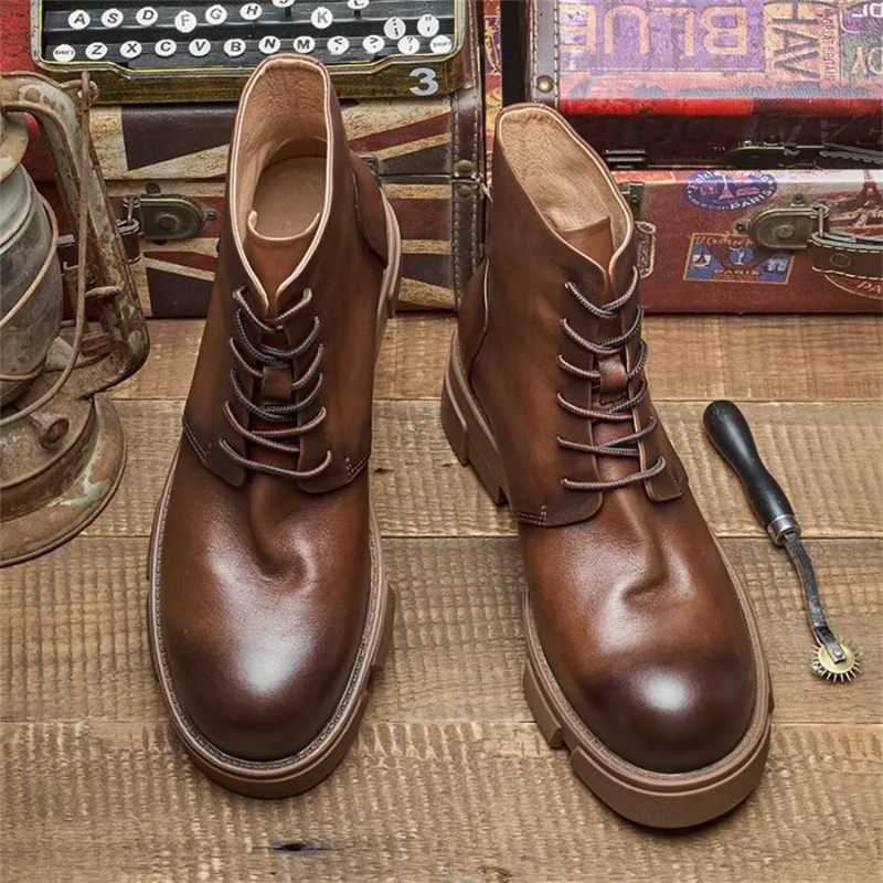 Botas Masculinas Elegantes Couro Bovino Com Cadarço E Salto Alto - Café