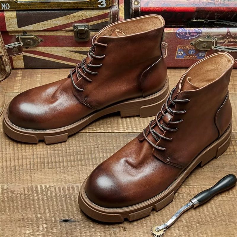 Botas Masculinas Elegantes Couro Bovino Com Cadarço E Salto Alto - Café