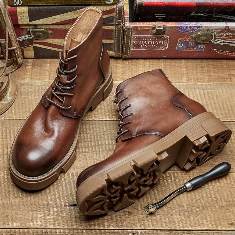 Botas Masculinas Elegantes Couro Bovino Com Cadarço E Salto Alto - Café