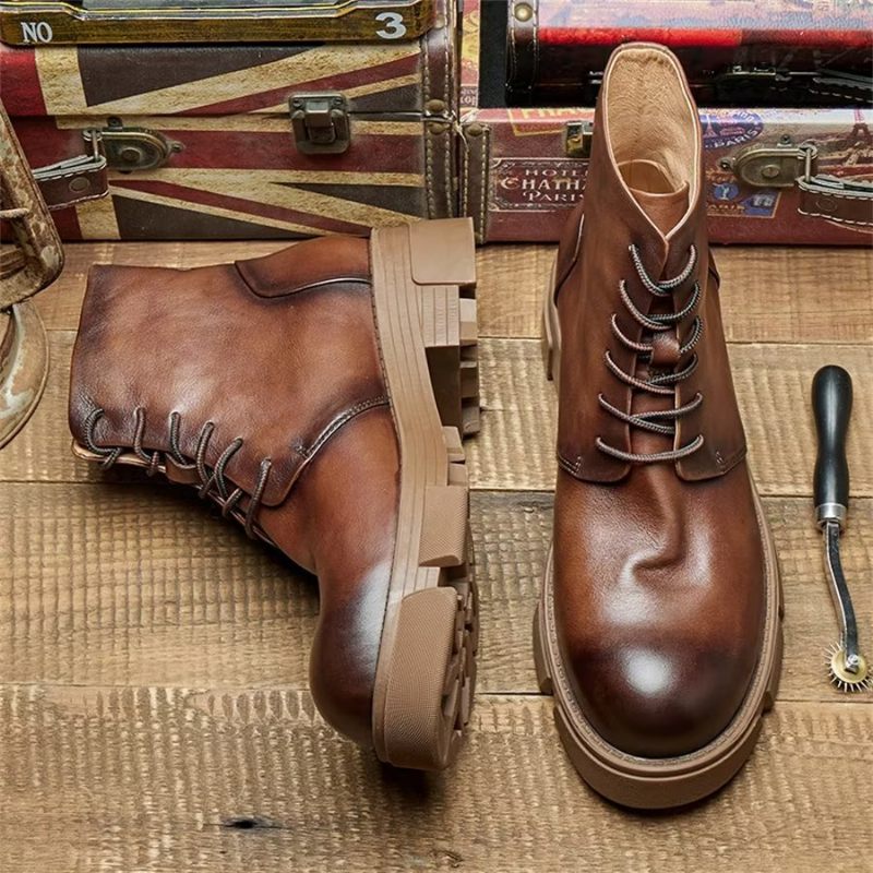 Botas Masculinas Elegantes Couro Bovino Com Cadarço E Salto Alto - Café