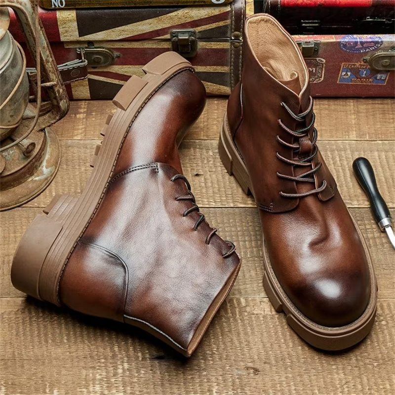 Botas Masculinas Elegantes Couro Bovino Com Cadarço E Salto Alto - Café