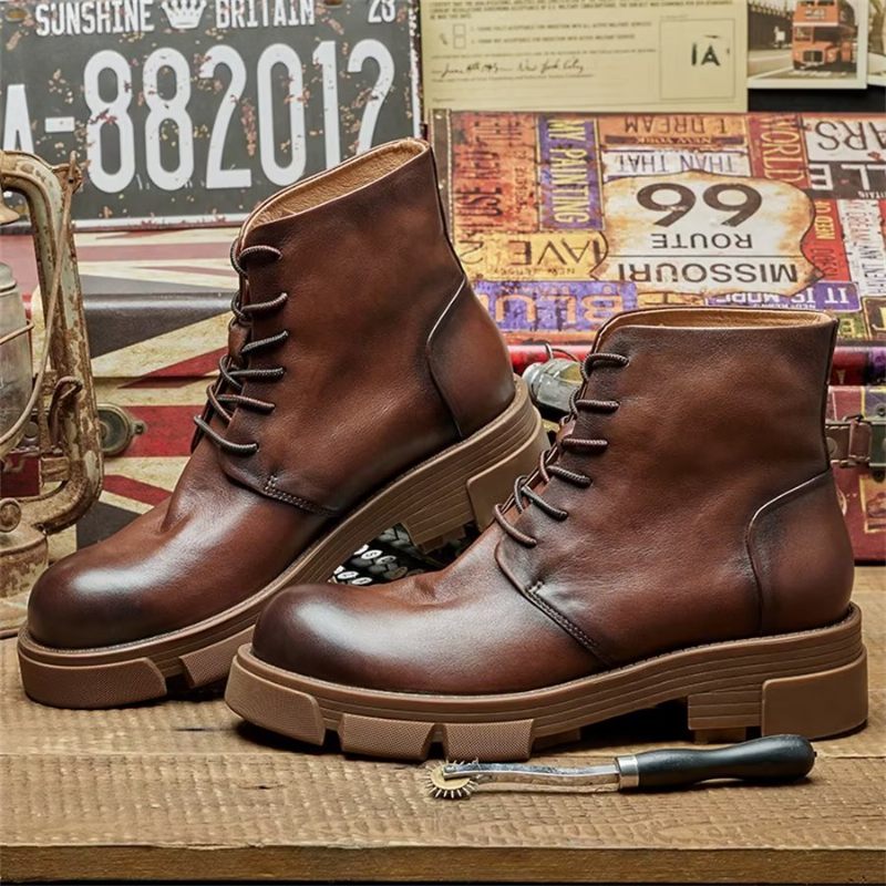 Botas Masculinas Elegantes Couro Bovino Com Cadarço E Salto Alto - Café