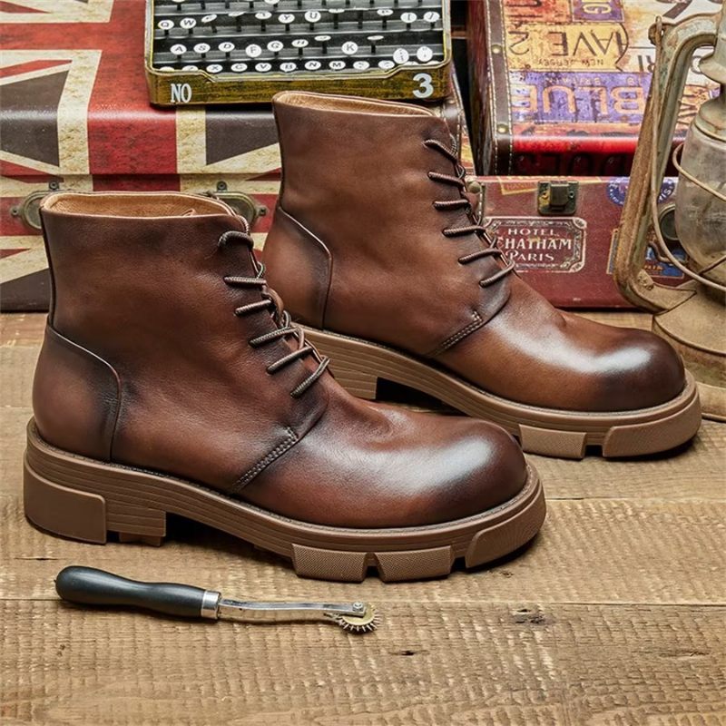 Botas Masculinas Elegantes Couro Bovino Com Cadarço E Salto Alto - Café