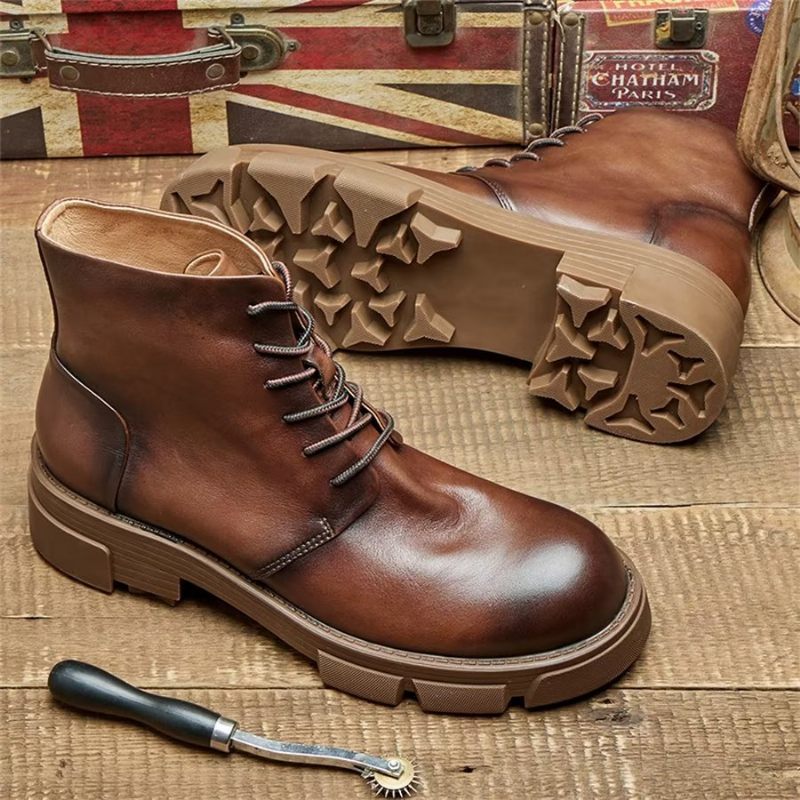 Botas Masculinas Elegantes Couro Bovino Com Cadarço E Salto Alto - Café