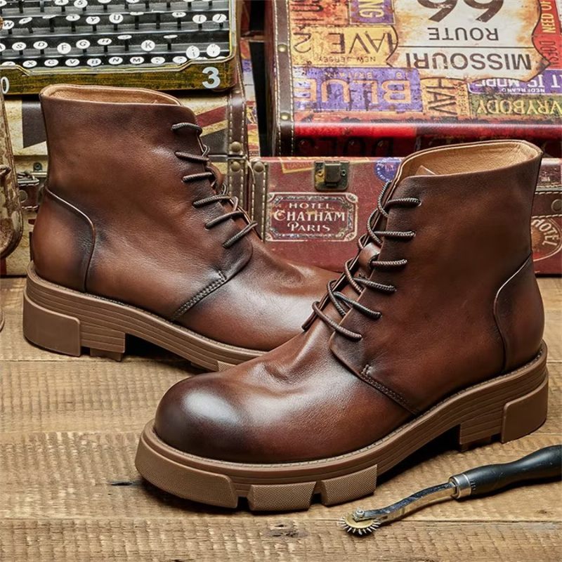 Botas Masculinas Elegantes Couro Bovino Com Cadarço E Salto Alto - Café