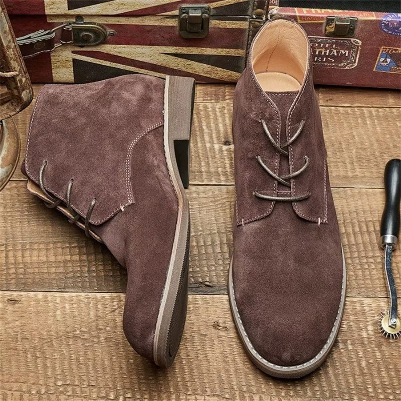 Botas Masculinas Elegantes Couro Bovino Com Cadarço Envernizado - Café