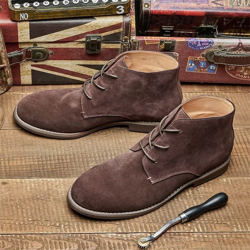 Botas Masculinas Elegantes Couro Bovino Com Cadarço Envernizado - Café