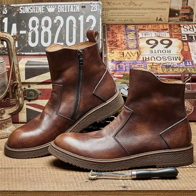 Botas Masculinas Elegantes Couro Com Deslizamento Em Tornozelo Perfuradas - Café