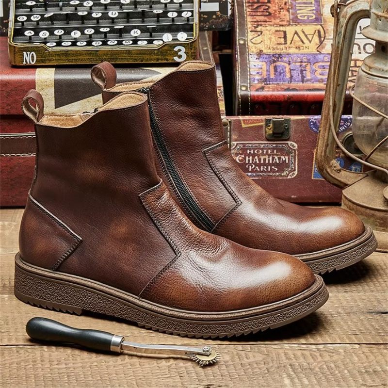 Botas Masculinas Elegantes Couro Com Deslizamento Em Tornozelo Perfuradas - Café