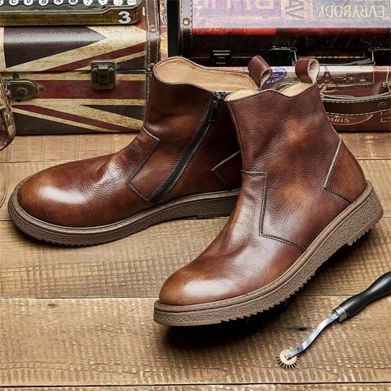 Botas Masculinas Elegantes Couro Com Deslizamento Em Tornozelo Perfuradas - Café