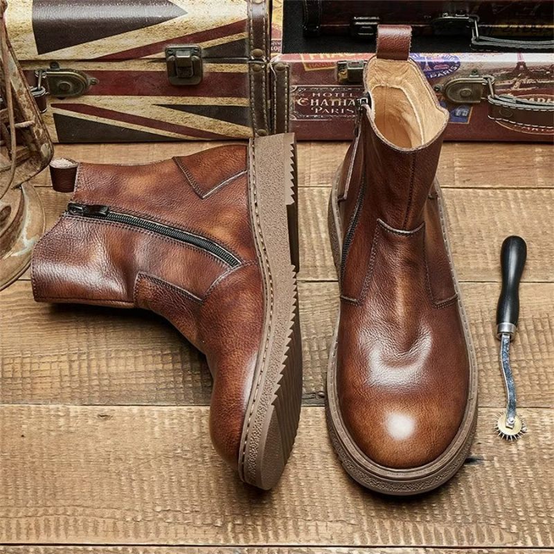 Botas Masculinas Elegantes Couro Com Deslizamento Em Tornozelo Perfuradas - Café