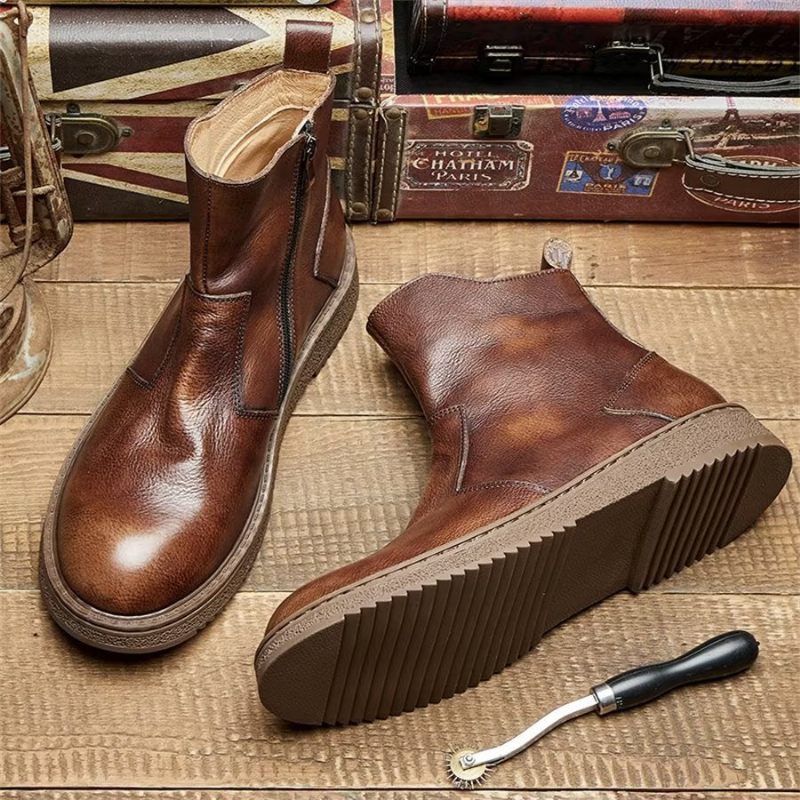 Botas Masculinas Elegantes Couro Com Deslizamento Em Tornozelo Perfuradas - Café