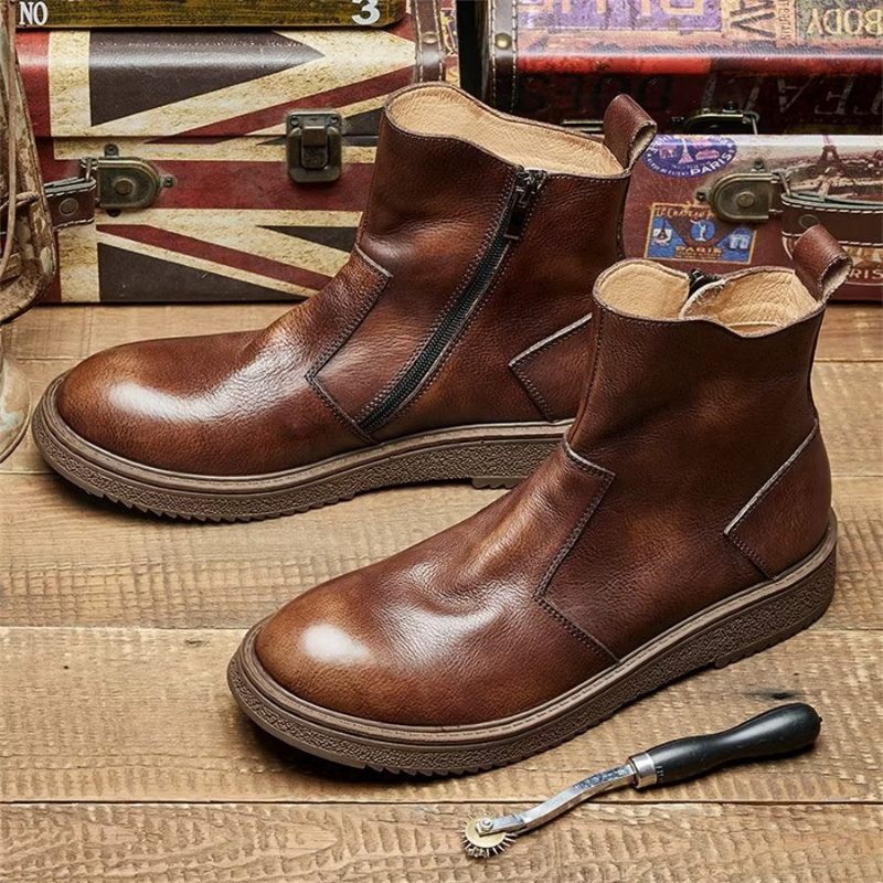 Botas Masculinas Elegantes Couro Com Deslizamento Em Tornozelo Perfuradas - Café