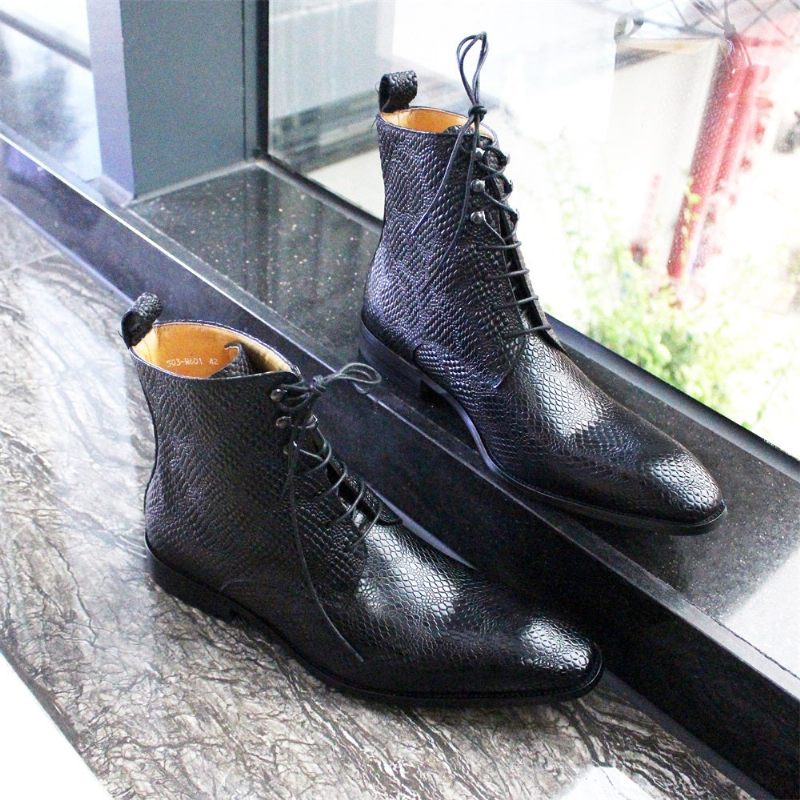 Botas Masculinas Pele Cobra Chique Com Cano Alto E Cadarço - Preto