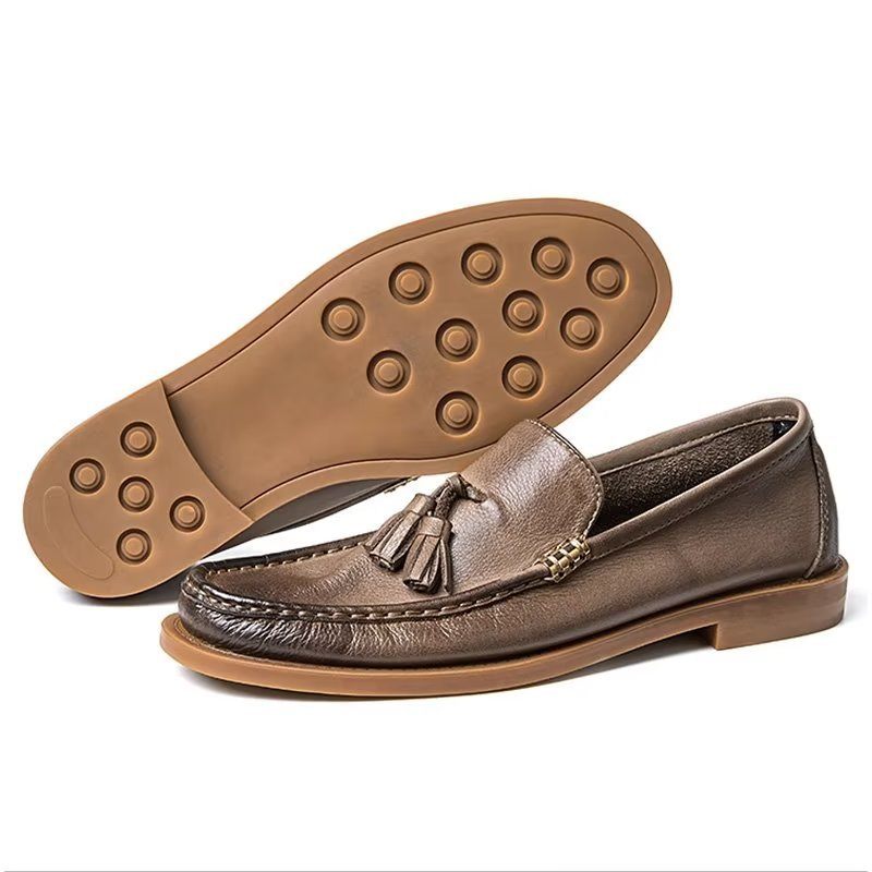 Mocassins Masculinos Chiques Com Borla Em Relevo E Slip-on - Marrom