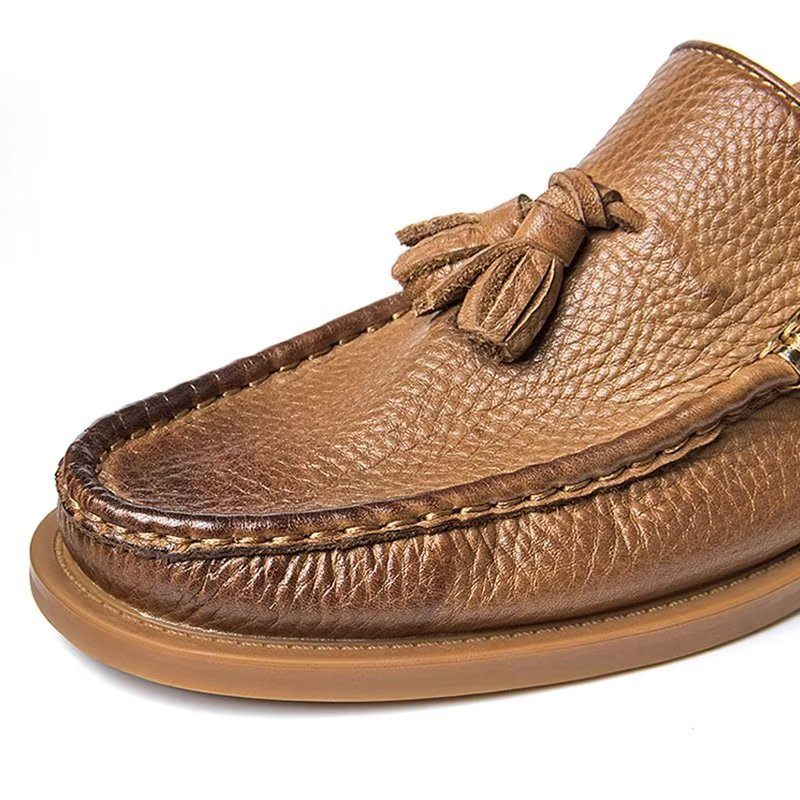 Mocassins Masculinos Chiques Com Borla Em Relevo E Slip-on - Marrom