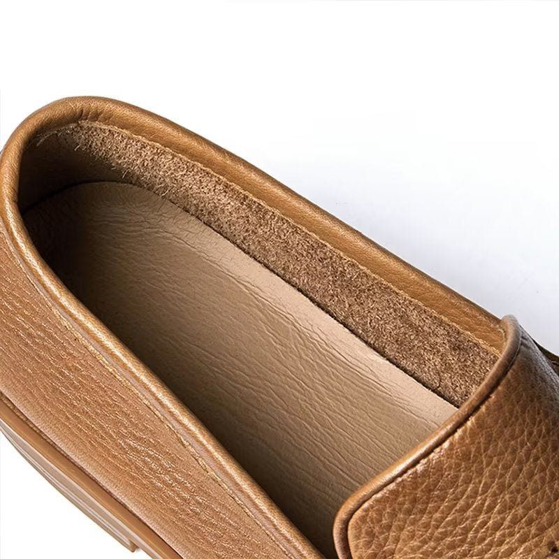 Mocassins Masculinos Chiques Com Borla Em Relevo E Slip-on - Marrom