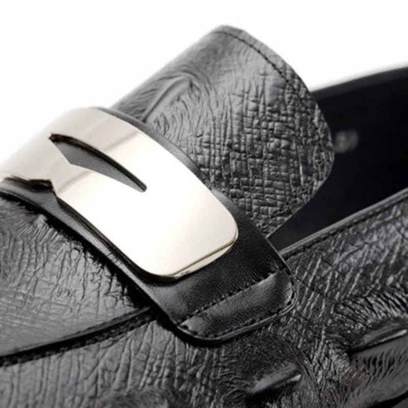 Mocassins Masculinos Com Textura Jacaré E Bico Fino - Preto