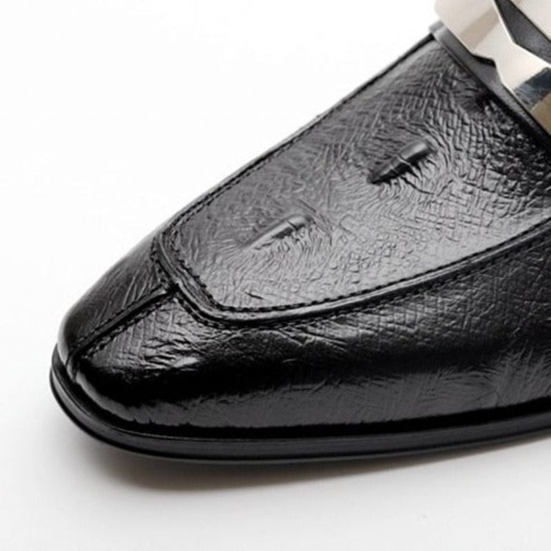 Mocassins Masculinos Com Textura Jacaré E Bico Fino - Preto