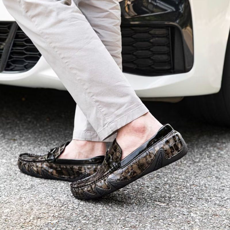 Mocassins Masculinos Couro Crocodilo Exótico Com Biqueira Metal - Café