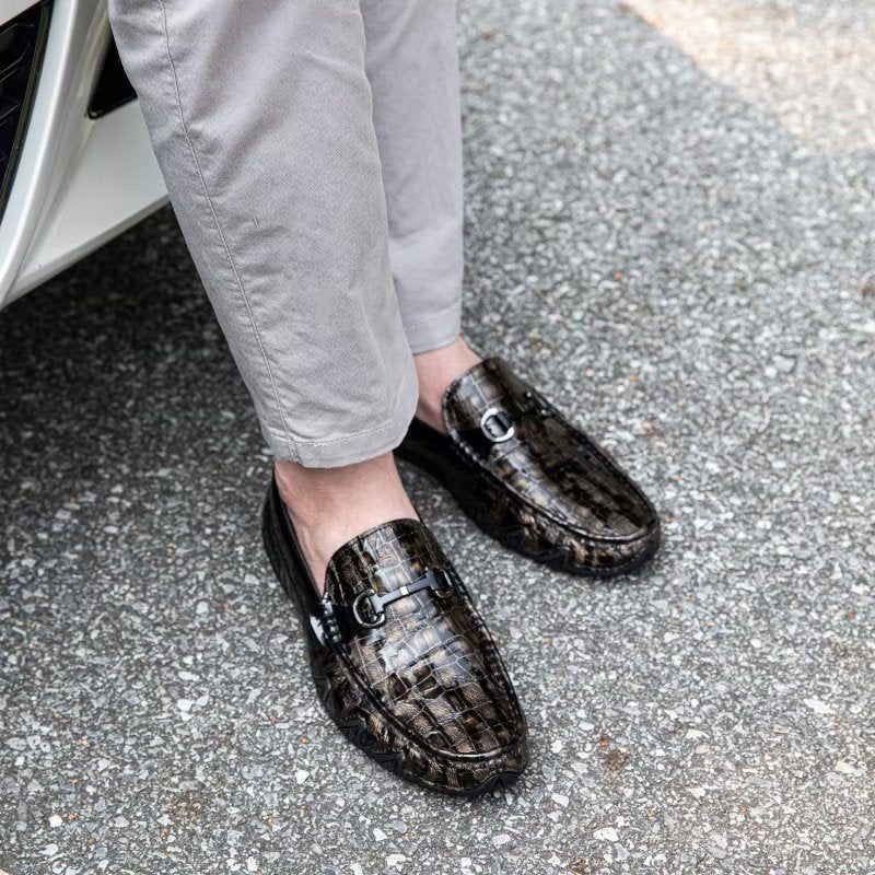 Mocassins Masculinos Couro Crocodilo Exótico Com Biqueira Metal - Café