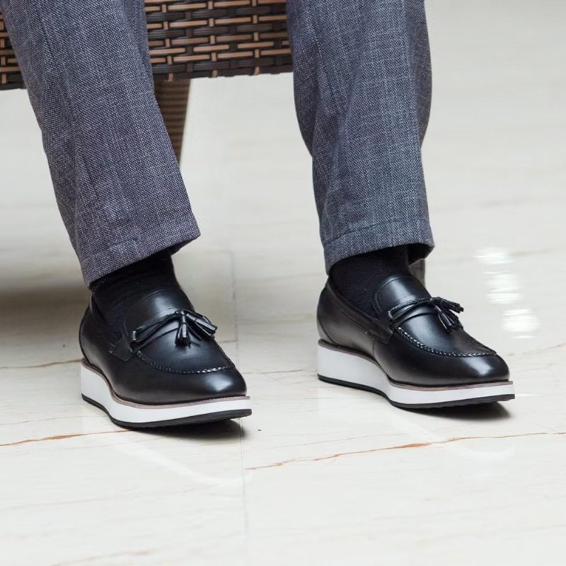 Mocassins Masculinos Couro Luxuoso E Elegante Com Borla - Preto