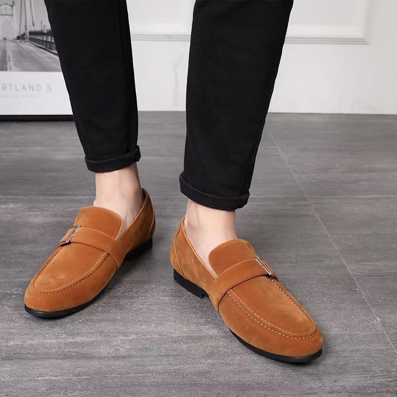 Mocassins Masculinos Modernos Com Relevo Em - Marrom