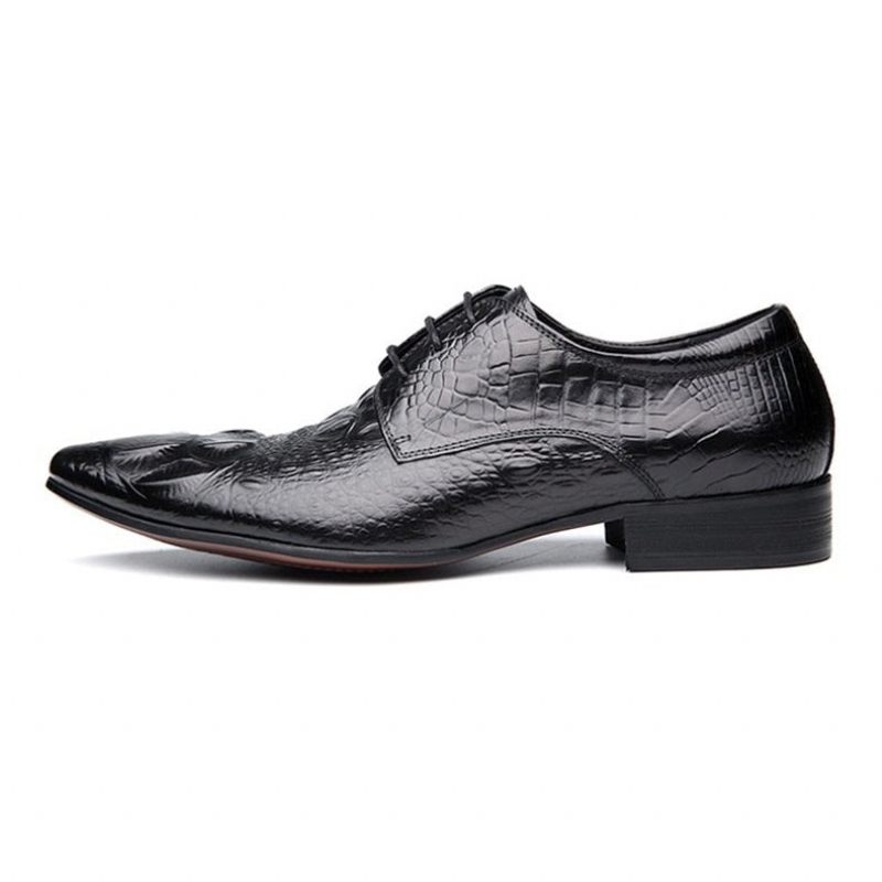 Sapatos Formais Masculinos Com Bico Fino E Textura Jacaré Brogue - Preto