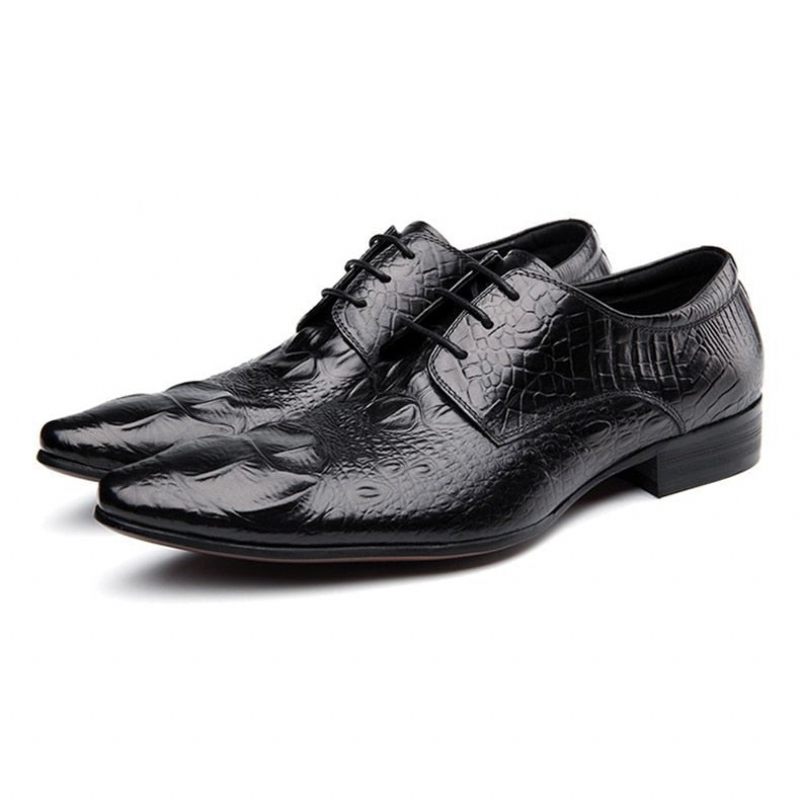 Sapatos Formais Masculinos Com Bico Fino E Textura Jacaré Brogue - Preto