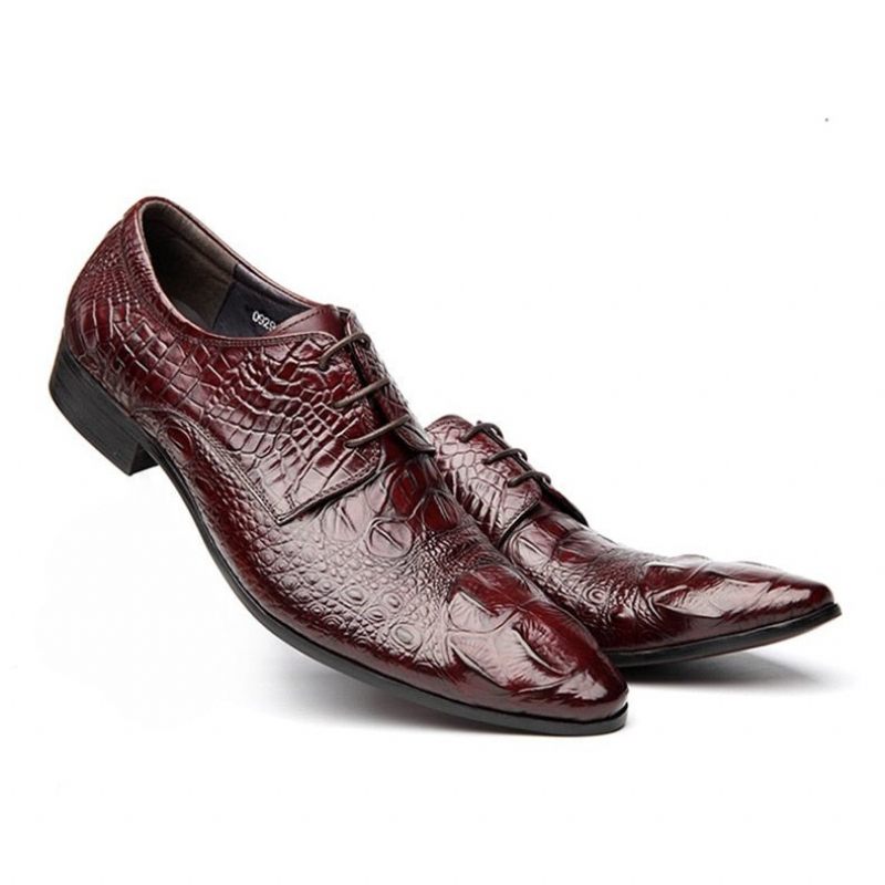 Sapatos Formais Masculinos Com Bico Fino E Textura Jacaré Brogue - Vermelho