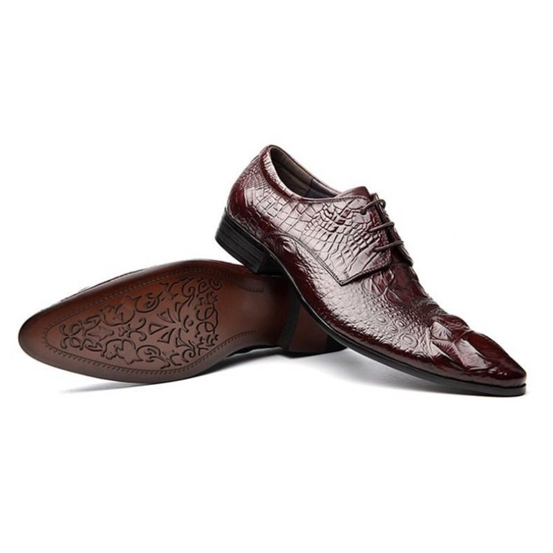 Sapatos Formais Masculinos Com Bico Fino E Textura Jacaré Brogue - Vermelho