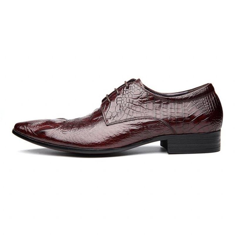 Sapatos Formais Masculinos Com Bico Fino E Textura Jacaré Brogue - Vermelho