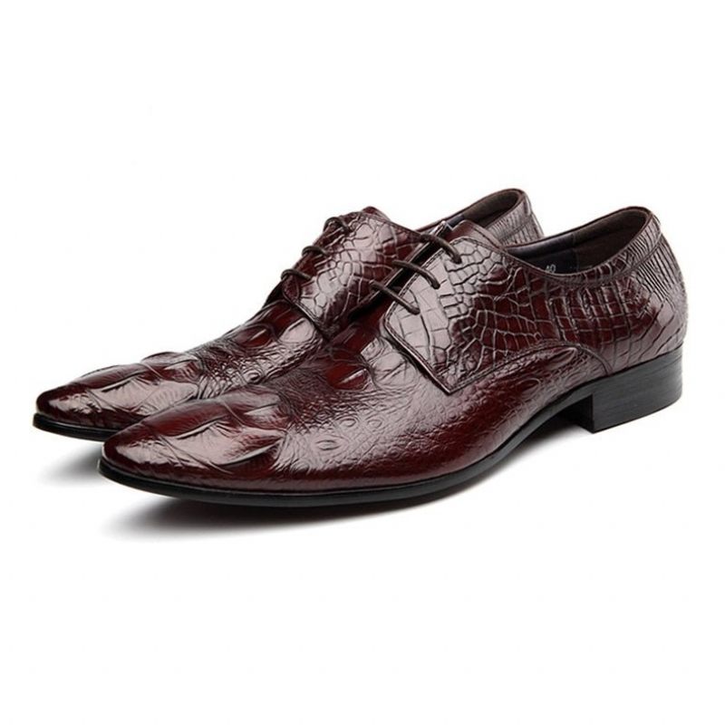 Sapatos Formais Masculinos Com Bico Fino E Textura Jacaré Brogue - Vermelho