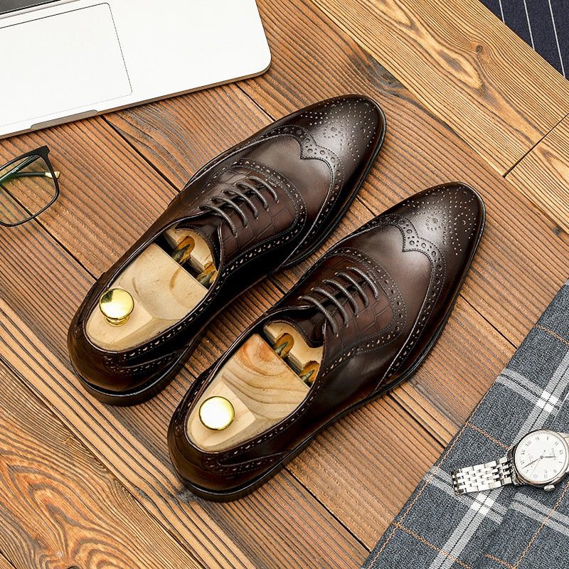 Sapatos Formais Masculinos Com Padrão Exótico Em Renda Brogue - Café